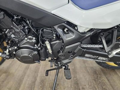 2025 Honda Transalp - Photo 13