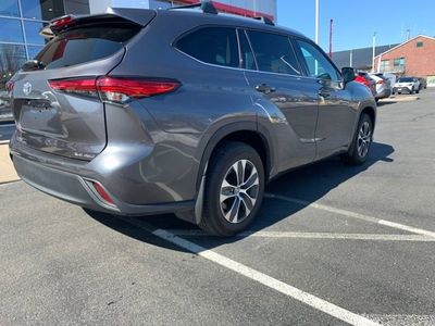 2022 Toyota Highlander XLE - Photo 4