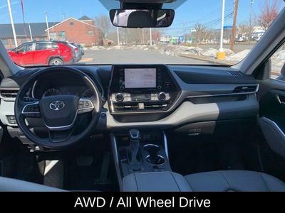 2022 Toyota Highlander XLE - Photo 17