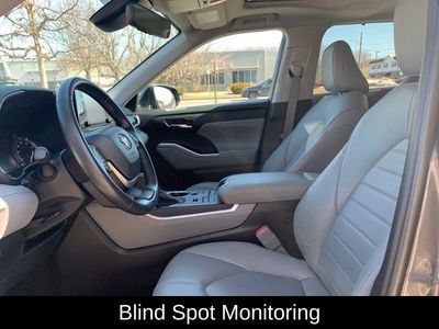 2022 Toyota Highlander XLE - Photo 14