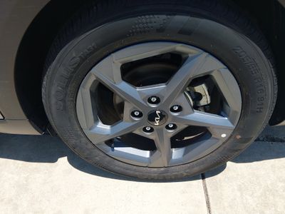 2025 Kia K4 — photo 10 view