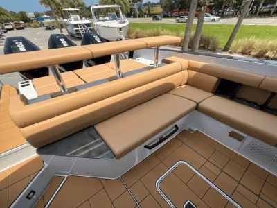 2024 Aviara AV36 Outboard - Photo 12