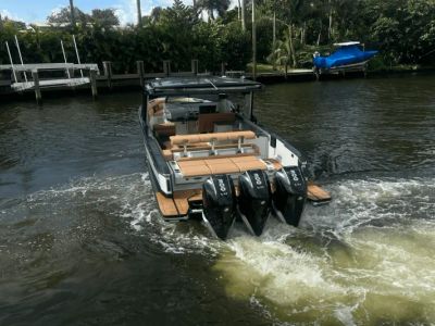 2024 Aviara AV36 Outboard - Photo 8