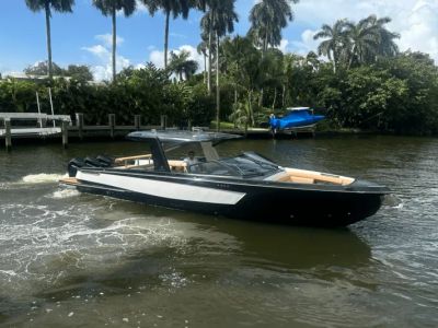 2024 Aviara AV36 Outboard - Photo 2