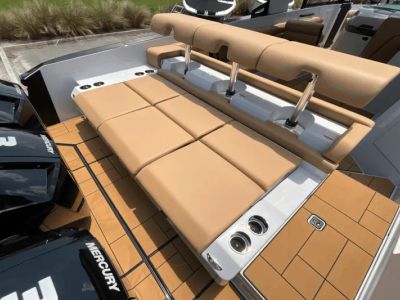 2024 Aviara AV36 Outboard - Photo 11