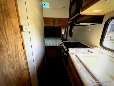 2019 Coachmen Freedom Express Ultra Lite — photo 11 view