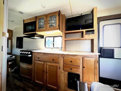2019 Coachmen Freedom Express Ultra Lite — photo 7 view