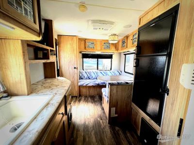 2019 Coachmen Freedom Express Ultra Lite — detail view