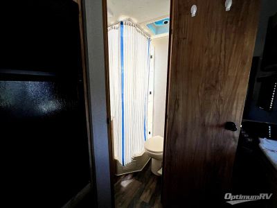 2019 Coachmen Freedom Express Ultra Lite — photo 13 view