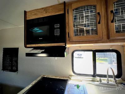 2019 Coachmen Freedom Express Ultra Lite — photo 9 view