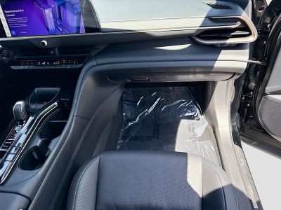 2024 Toyota Crown — photo 17 view