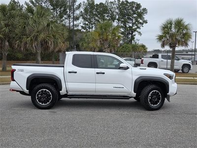 2025 Toyota Tacoma Hybrid - Photo 38
