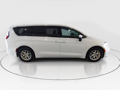 2023 Chrysler Pacifica - Photo 8