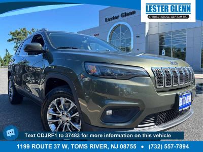 2020 Jeep Cherokee Latitude Plus in Olive Green Pearlcoat — front three-quarter view