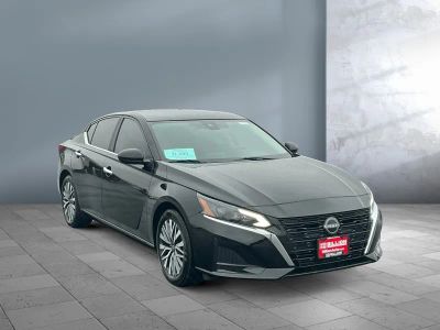 2025 Nissan Altima — photo 8 view