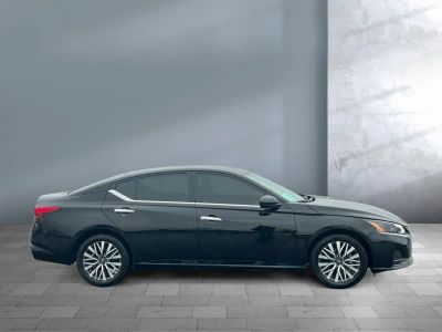 2025 Nissan Altima — photo 7 view