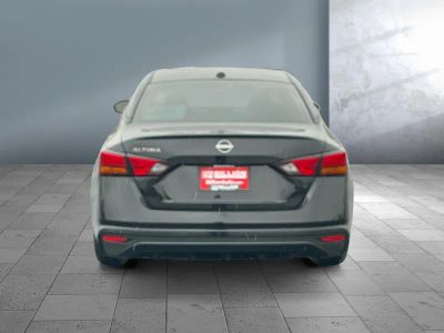 2025 Nissan Altima — detail view