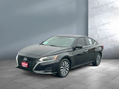 2025 Nissan Altima — front three-quarter view