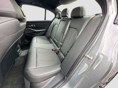 2026 BMW 3 Series — photo 19 view