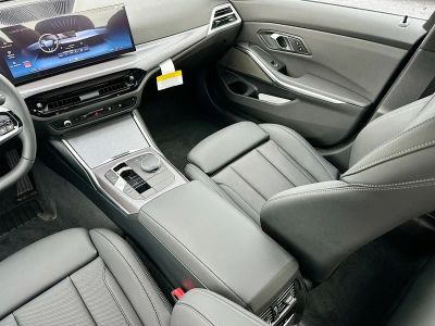2026 BMW 3 Series — photo 18 view