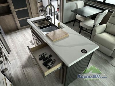 2025 Keystone RV Montana - Photo 13