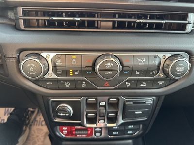 2026 Jeep Wrangler - Photo 14