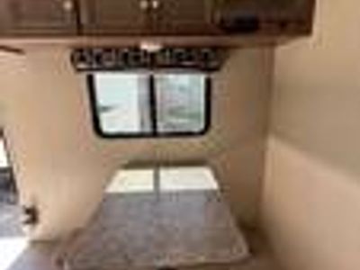 2017 Dutchmen Coleman Lantern - Conventional 274BH — photo 9 view