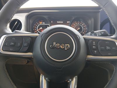 2025 Jeep Wrangler — photo 12 view