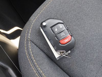 2025 Jeep Wrangler — photo 15 view