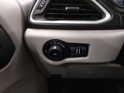 2023 Chrysler Pacifica — photo 13 view