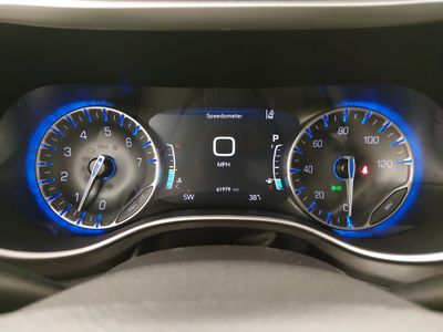 2023 Chrysler Pacifica — photo 14 view