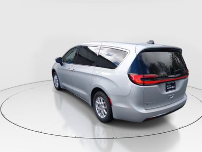 2023 Chrysler Pacifica — detail view