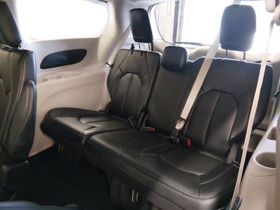 2023 Chrysler Pacifica — photo 17 view