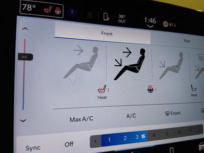 2023 Chrysler Pacifica — photo 18 view