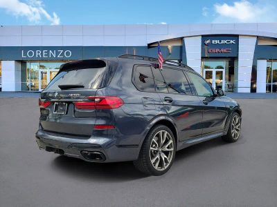 2022 BMW X7 — detail view