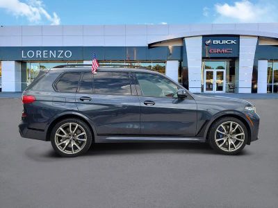 2022 BMW X7 — interior view