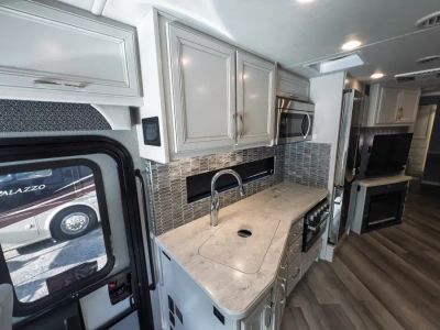 2023 Fleetwood BOUNDER — photo 9 view