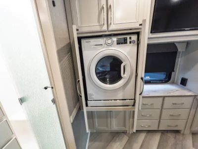 2023 Fleetwood BOUNDER — photo 16 view