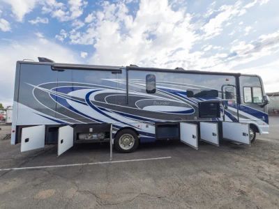 2023 Fleetwood BOUNDER — photo 21 view