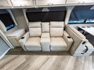 2023 Fleetwood BOUNDER — photo 8 view