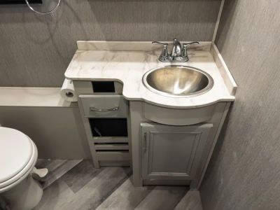 2023 Fleetwood BOUNDER — photo 13 view