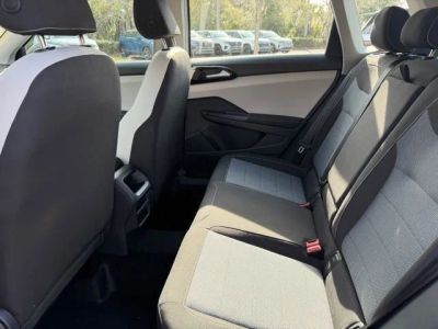 2026 Volkswagen Taos — photo 7 view
