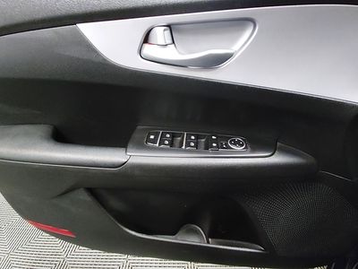 2023 Kia Forte - Photo 19