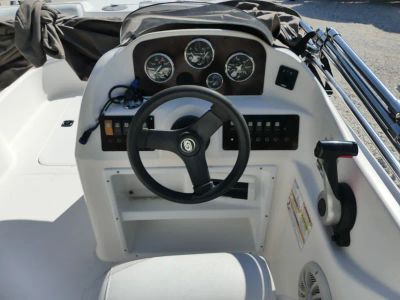 2012 Hurricane Sundeck 188 — photo 8 view