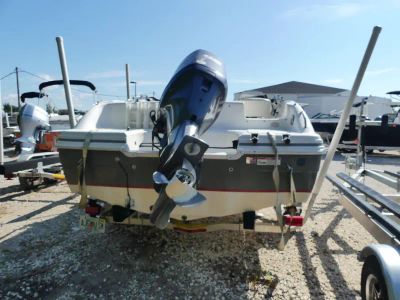 2012 Hurricane Sundeck 188 — interior view