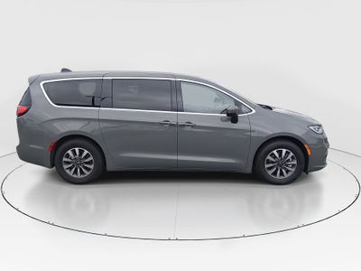 2023 Chrysler Pacifica - Photo 8