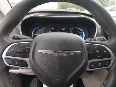 2023 Chrysler Pacifica - Photo 12