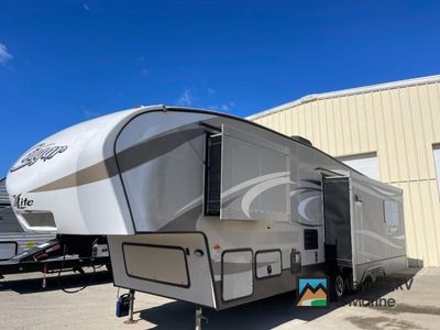 2016 Keystone RV Cougar - Photo 2