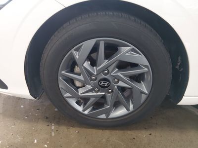 2024 Hyundai Elantra — photo 10 view