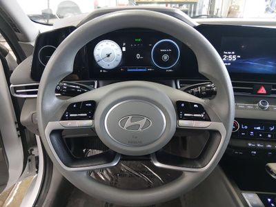 2024 Hyundai Elantra — photo 12 view
